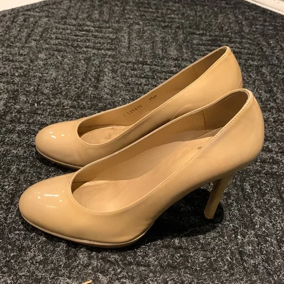 Stuart Weitzman - Picture 3 of 12